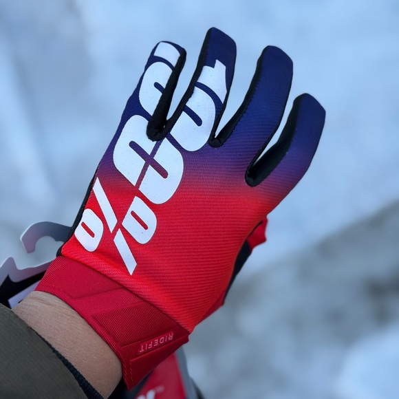 Gloves - Picture 2 of 10